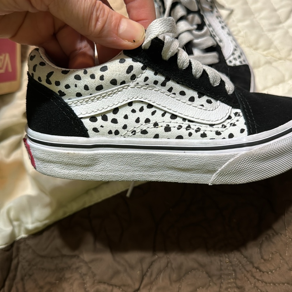 Vans - Picture 2 of 4